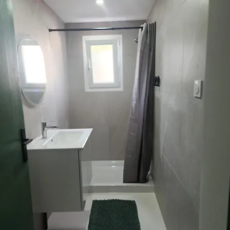 Apartmán F2 Neuf Piscine *